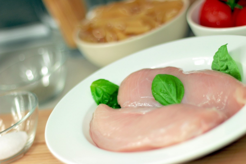 boucherie-CHATEAUNEUF VILLEVIEILLE-min_turkey_hen_meat_raw_pink_chicken_ingredient_cooking_uncooked-1087266